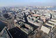 4465 Hamburger Luftaufnahme der Altstadt, Kontorhausviertel - Kontorhuser, Kirchen von Hamburg Rathaus und Binnenalster.