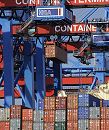 011_26095 Im Hamburger Containerhafen werden jhrlich ca. 10 Mio. TEU Standardcontainer umgeschlagen. Die Containerfracht werden u. a.  auf dem Container Terminal Altenwerder entladen - ein Container hngt an der Hauptkatze und wird gleich auf den Laschplatz abgesenkt. Von der Laschplattform wird die Portalkatze den Container auf den vollautomatischen Transportwagen (AGV) stellen. www.hamburg-fotograf.com