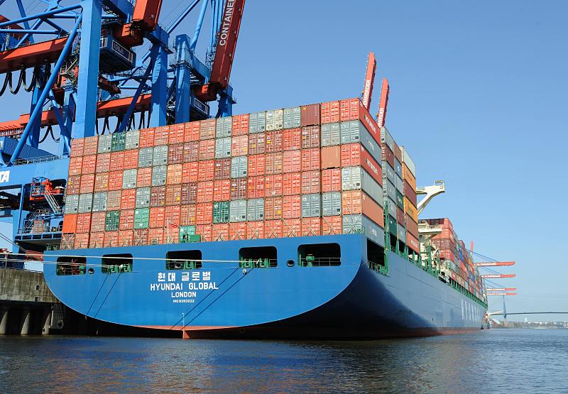 Hamburger Hafenfotografie - Hamburg Fotografien vom Hafen - HYUNDAI GLOBAL am Ballinkai / Terminal Altenwerder.  011_88_2473 Das Container-Vessel HYANDAI GLOBALi liegt am Kai des Container-Terminals Altenwerder. Das 339m lange und 46m breite Cargo-Ship kann 8562 TEU an Bord nehmen.