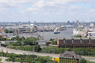 X45987 Hamburger Luftbild  - Blick auf den Hansahafen - Hamburg Panorama.