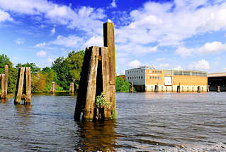 3248 Dalben im Moldauhafen - Speichergebude, Lagerhaus D - Hafenanlagen im Hamburger Hafen.