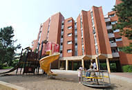 0127 Spielplatz und Wohnblocks Hamburg Mmmelmannsberg Stadtteil Billstedt.