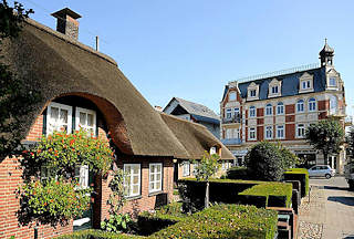 8501 Reetdachhuser und Grnderzeit-Wohnhaus in Hamburg Nienstedten - Wohnen in den Hamburger Vororten - Architektur Hamburgs.