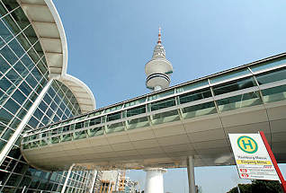 3363 Hamburg Messe - Haltestelle - Fernsehturm, Heinrich Hertz Turm auf Hamburg St. Pauli.