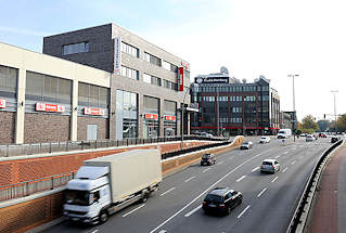 9332 Tonndorfer Einkaufscenter - Hauptverkehrsstrasse in Hamburg Tonndorf - Bahnunterfhrung.