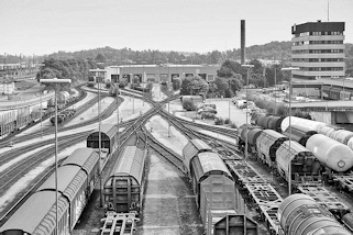 9454  Der Maschen Rangierbahnhof /  Maschen Rbf  ist der grte Rangierbahnhof Europas und der zweitgrte der Welt.