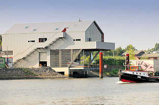 0167 Haus der Projekte am Mggenburger Zollhafen, Hamburg Veddel. Einrichtung zur beruflichen Qualifizierung - Bootswerkstatt.