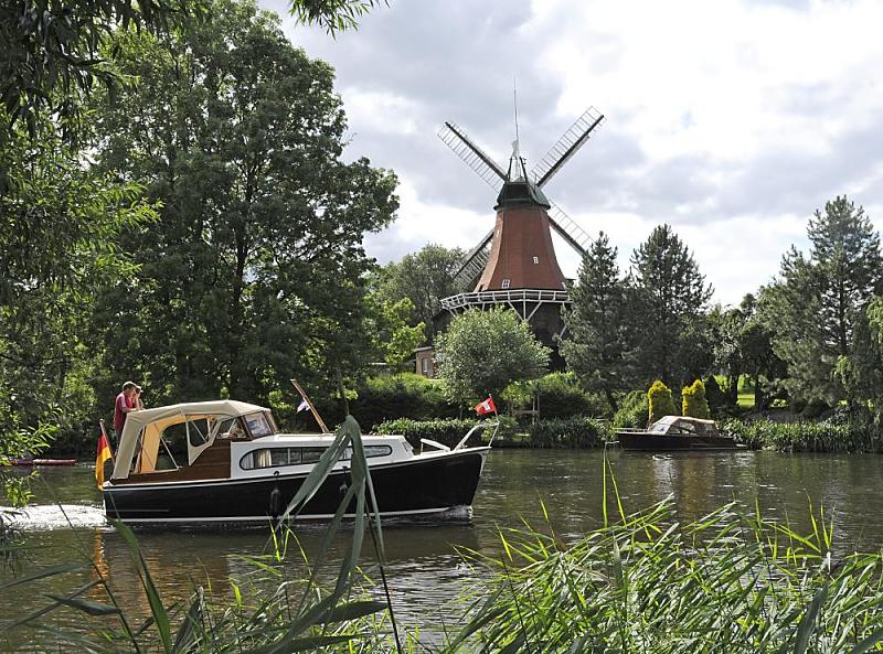 Bilder aus den Stadtteilen und Bezirken der Hansestadt Hamburg - Fotos von Hamburg REITBROOK, Bezirk Hamburg BERGEDORF. Seit 1768 gehrt Reitbrook zu Hamburg - jetzt leben auf 6,9 km ca. 500 Einwohner.