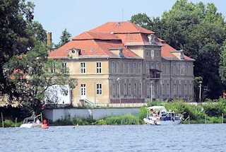 1753 Plauer Schloss - Brandenburg an der Havel; historisches Barockschloss am Plauer See / Havel.