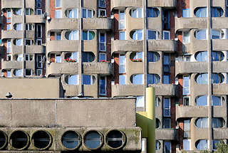 9988 Ausschnitt - Fassade mit Balkons; Hochhäuser der Siedlung Grunwaldplatz / plac Grunwaldzi; erbaut von 1967 - 1975 - Architekten Jadwiga Grabowska-Hawrylak,  Zdzisław Kowalski, Włodzimierz Wasilewski.