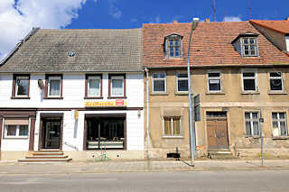 7705 Restauriertes Gebäude mit Laden / leerstehendes, verfallenes Gebäude in Pritzwalk, Grünstrasse - Neu + Alt.