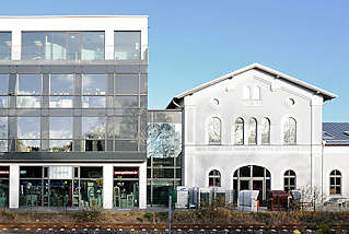 3397 Alter Bahnhof, Bad Segeberg - stillgelegt und privat genutzt; historische Architektur + Neubau; alt und neu.