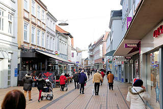 6100 Einkaufsstrasse / Königsstrasse in Elmshorn; Fussgängerzone - Shopping.