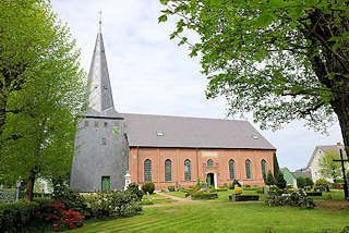 1649 Dorfkirche in Kollmar, einschiffiger Backsteinbau aus dem 15. Jahrhundert.