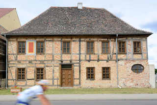 8009 Historisches Fachwerkhaus in Coswig - Simonetti Haus, 1699 als Adelssitz errichtet. Dann Nutzung als Gasthof und Pflegeheim / Wohnhaus.