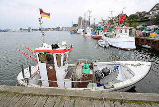 4035 Fischereihafen in Kappeln an der Schlei - Fischerboote liegen am Kai.