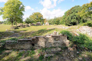 9189 Aussenmauern der Ruine von der ehem. Pfarrkirche St. Marien in Kstrin / Kostrzyn - Polen.