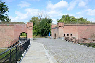 9205 Renovierte / wiederaufgebaute Festungsanlage der Festung  Küstrin / Kostrzyn - Polen, Kietzer Tor.