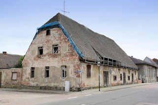 7900 Verfallenes Gebäude - Brauerei Lichtspiele in der Brauerstraße von Oranienburg.