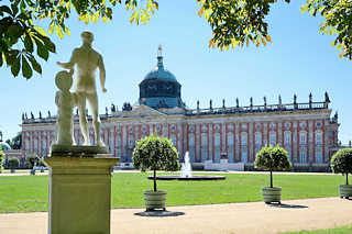 2250 Schloss Neues Palais, Potsdam; Gartenanlage, Skulptur.