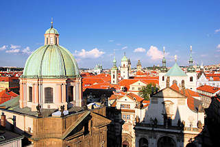0395 Kirchtürme und Hausdächer - Bilder aus der Stadt Prag