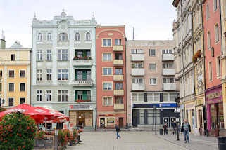 2777 Historische Wohnhäuser - Geschäftshäuser in der Altstadt von Świdnica / Schweidnitz.