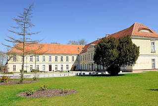 4511 Klassizistisches Schloss in Trzebiatow / Treptow an der Rega; erbaut Ende des 18. Jahrhunderts.
